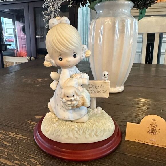 Precious Moments Figurine "July" Vintage 1988 Calendar Girl with Puppy - Picture 2 of 10